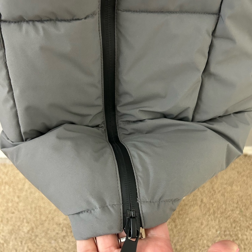 Women’s DKNY Gray Hooded Puffer Coat Thumbhole Cuffs Size XL Ski Winter Cozy - Picture 6 of 16